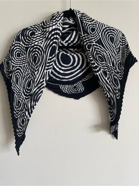Un Jour Ailleurs 100% silk plisse pleated scarf black white navy geometric bold